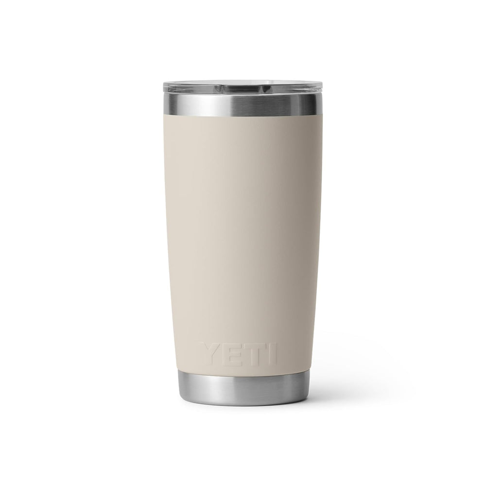 YETI Rambler junto a un portavasos del coche mostrando compatibilidad