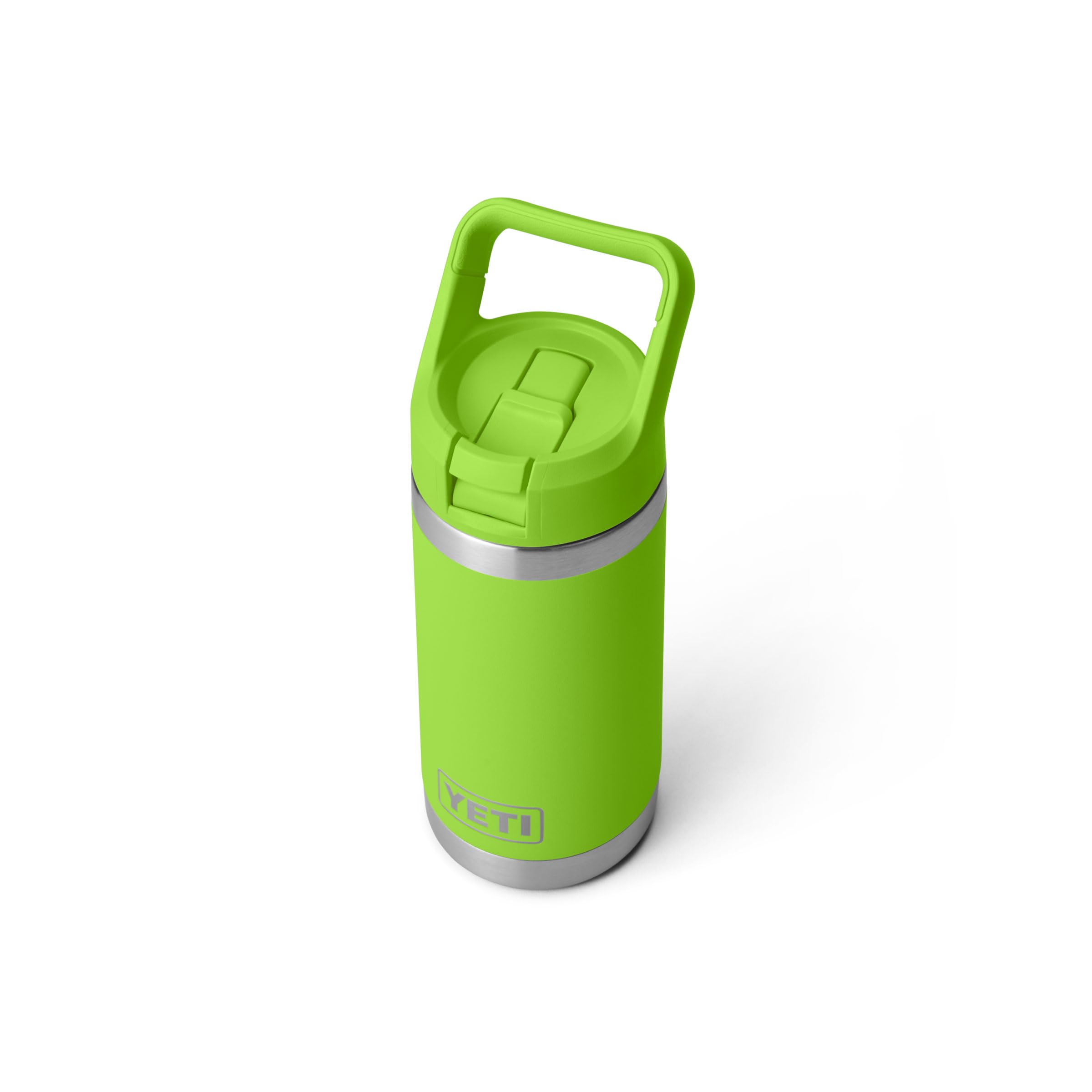 YETI Rambler Jr junto a objetos para comparar tamaño y portabilidad
