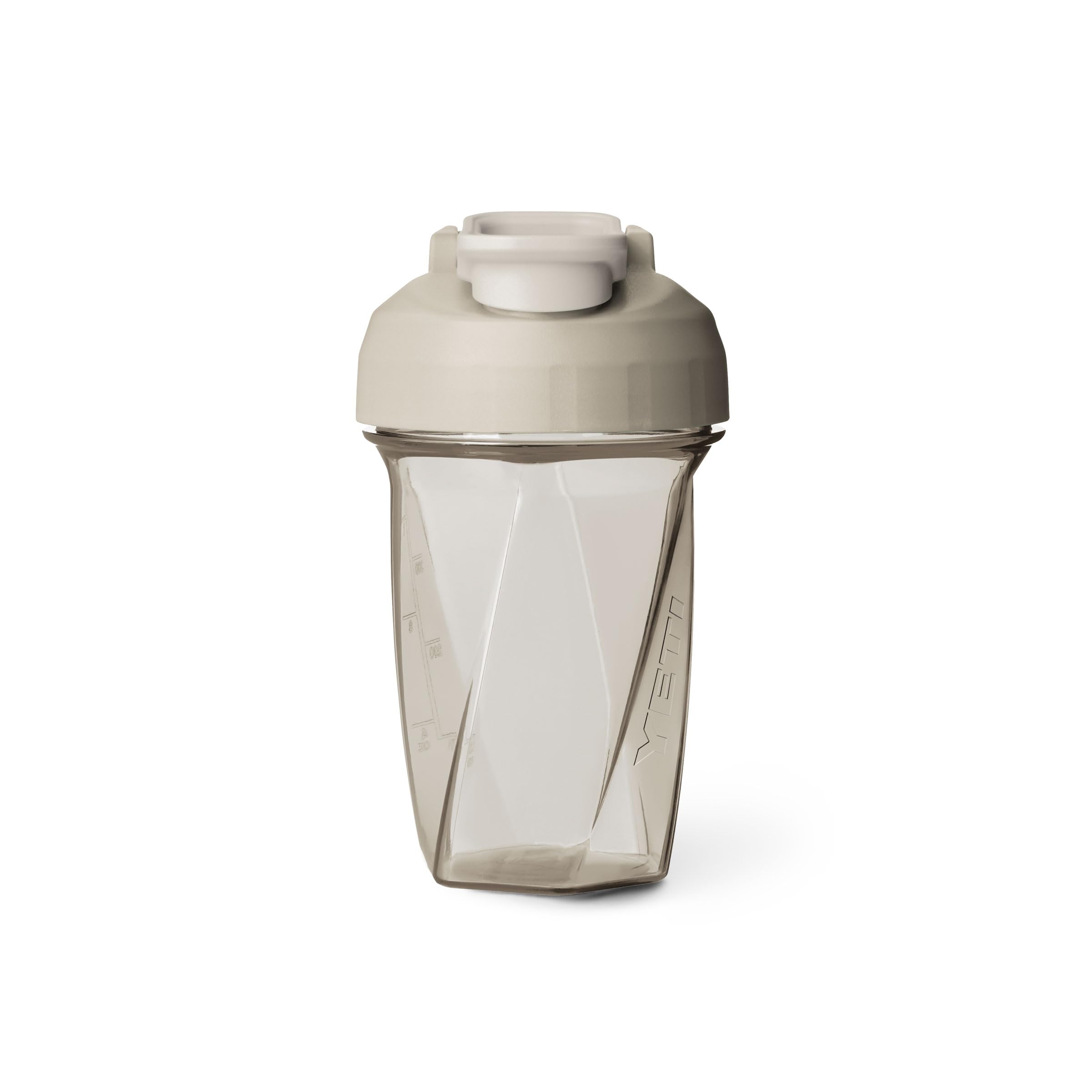 YETI bote frontal mostrando diseño y capacidad, ideal para mezclas sin bola