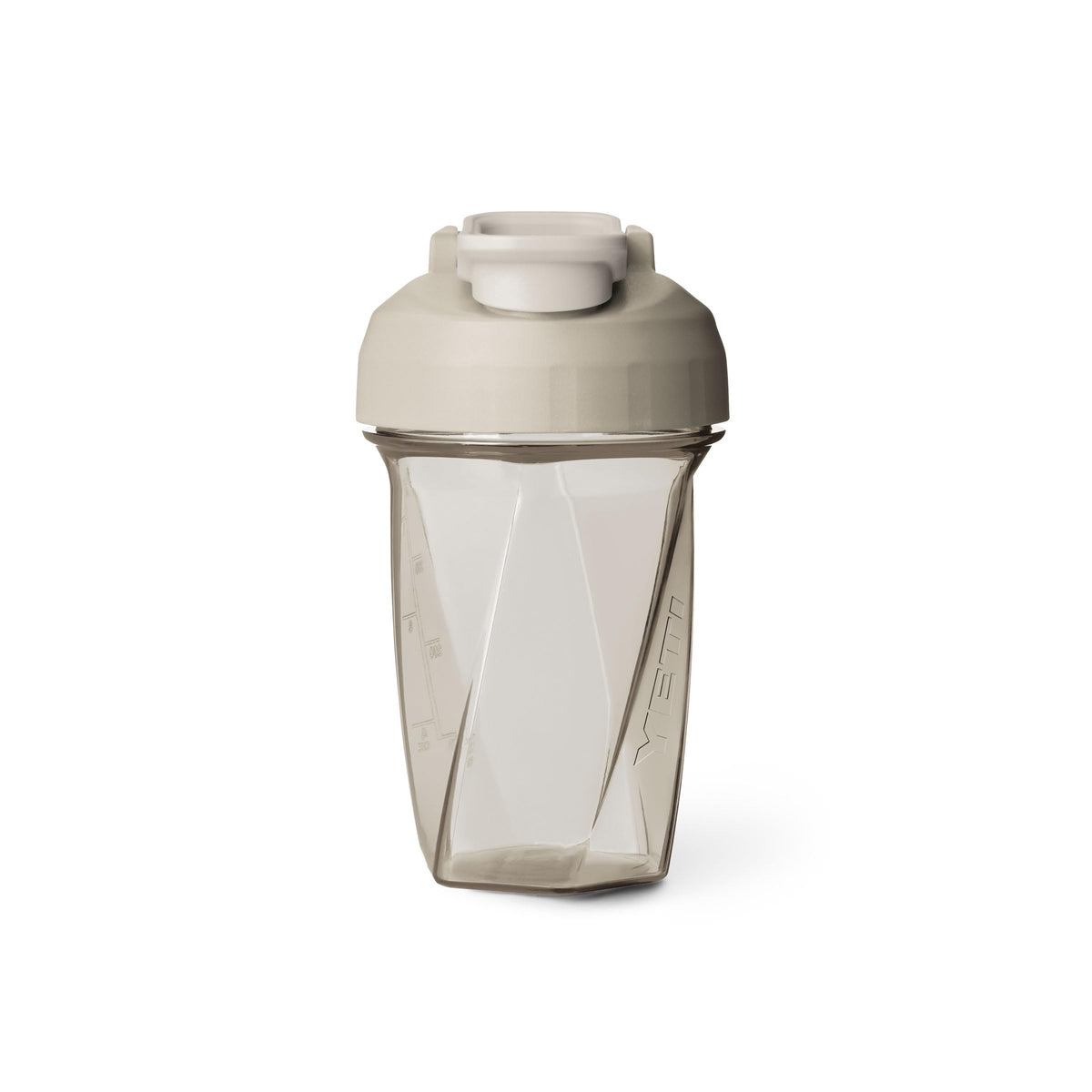 YETI bote frontal mostrando diseño y capacidad, ideal para mezclas sin bola