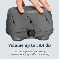YOGASLEEP Dohm Uno junto a teléfono para comparar tamaño y facilidad de transporte