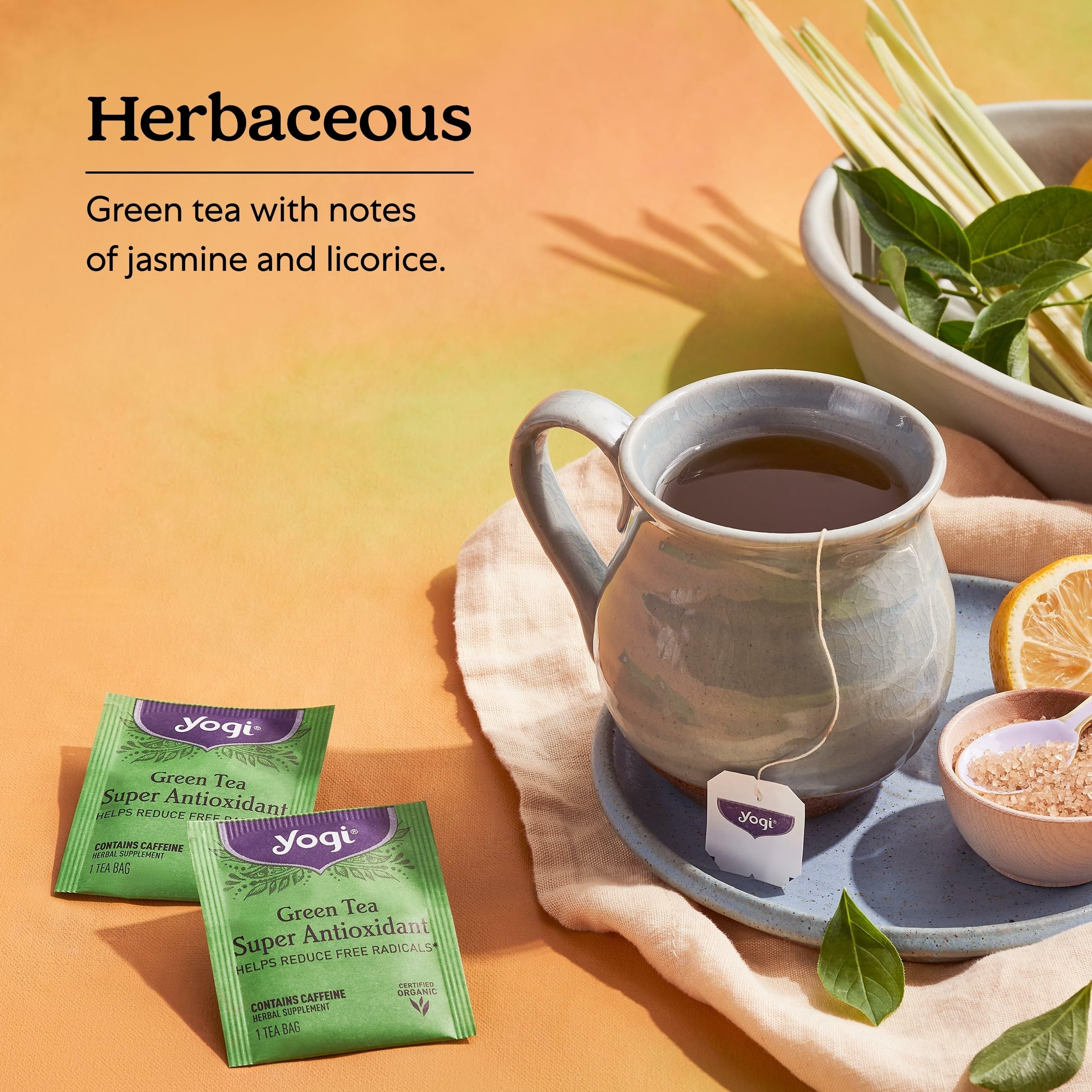 Yogi hojas textura del té verde y mezcla para apreciar calidad visual