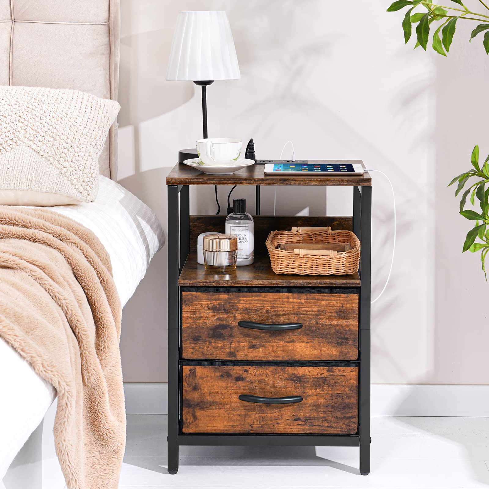 Yoobure mesa en ambiente nocturno con dispositivo cargando, comodidad al dormir