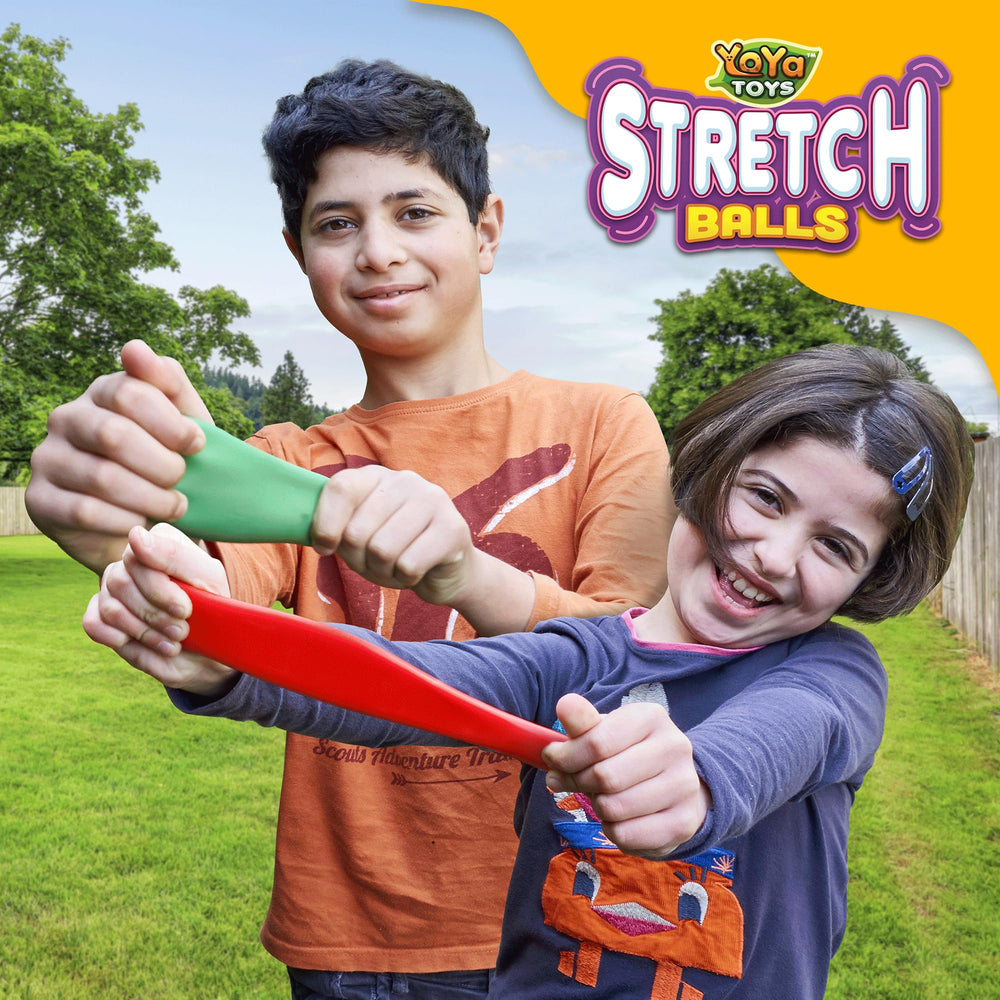 YoYa Toys comparación de tamaño junto a una mano para referencia práctica