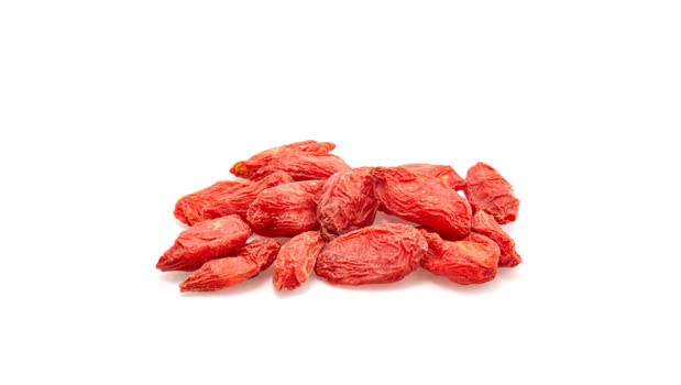 Yupik bayas de goji en tazón de cereal añadiendo sabor y color