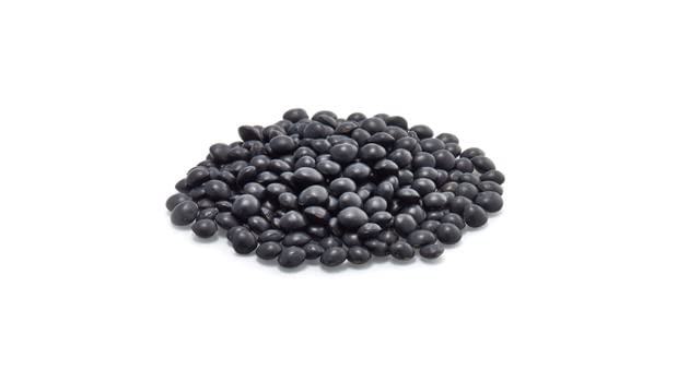 Yupik lentejas Beluga servidas en ensalada nutritiva lista para comer
