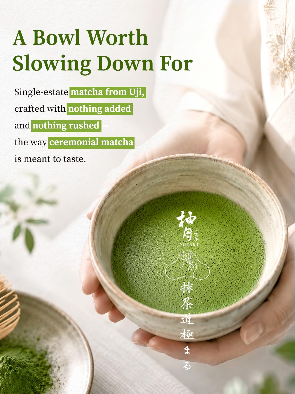 YUZUKI latte de matcha en vaso, cremoso y visualmente apetecible