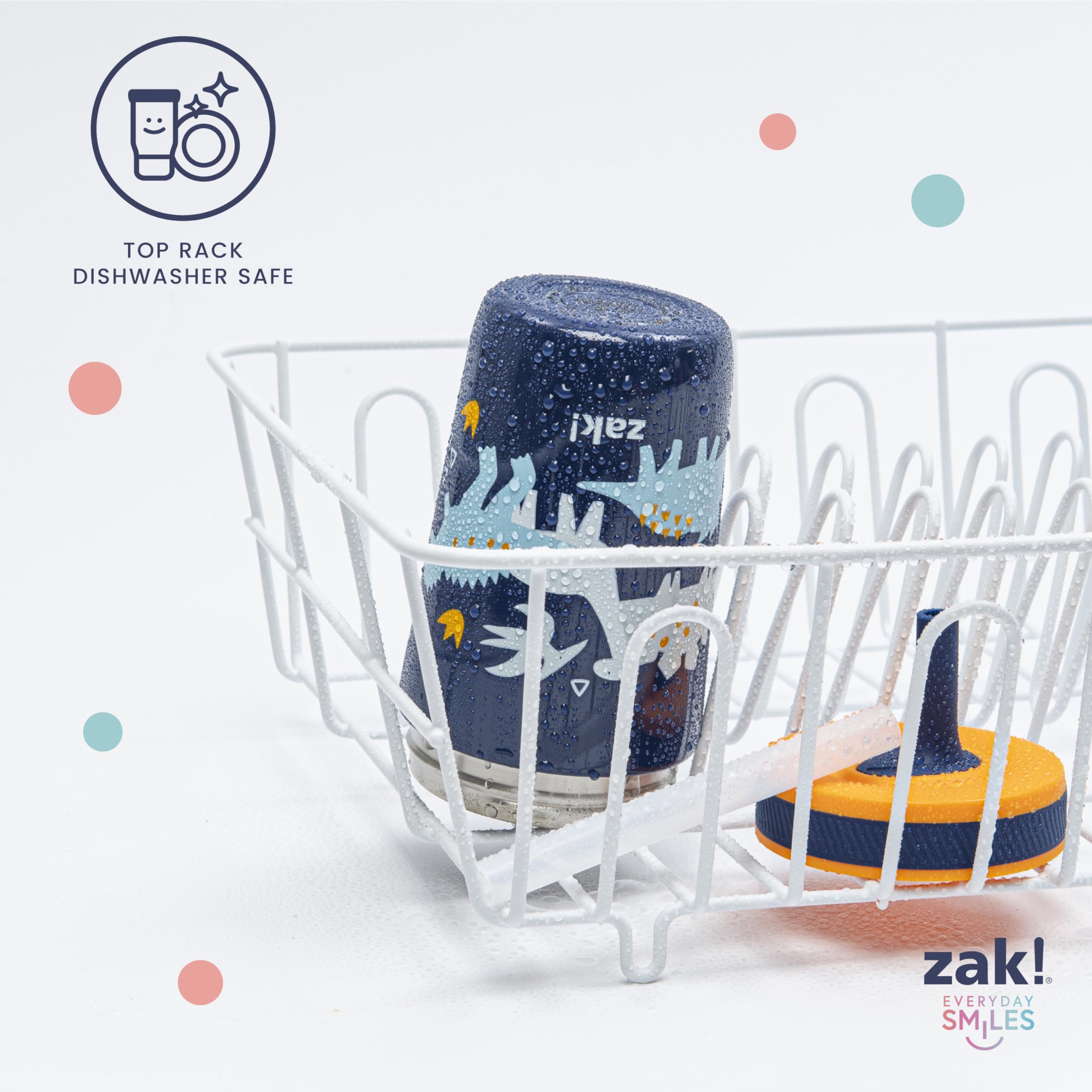 Zak Designs niño usando el vaso Safari Kelso en un parque, hidratación práctica