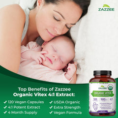 Zazzee persona sosteniendo cápsula, ejemplo de dosis diaria simple
