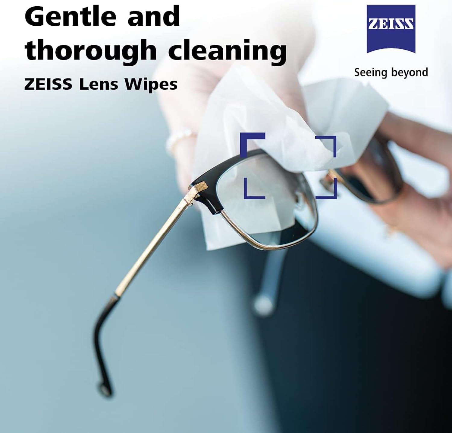 ZEISS tamaño compacto comparado con un monedero para transporte fácil