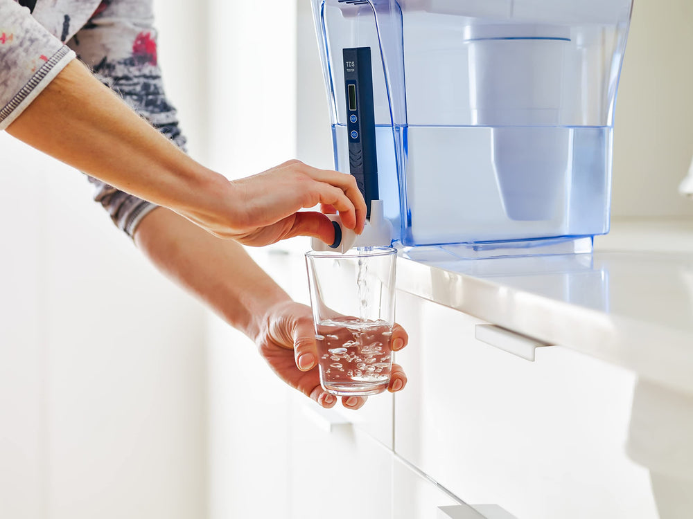 ZeroWater etiqueta IAPMO visible que indica reducción certificada de contaminantes
