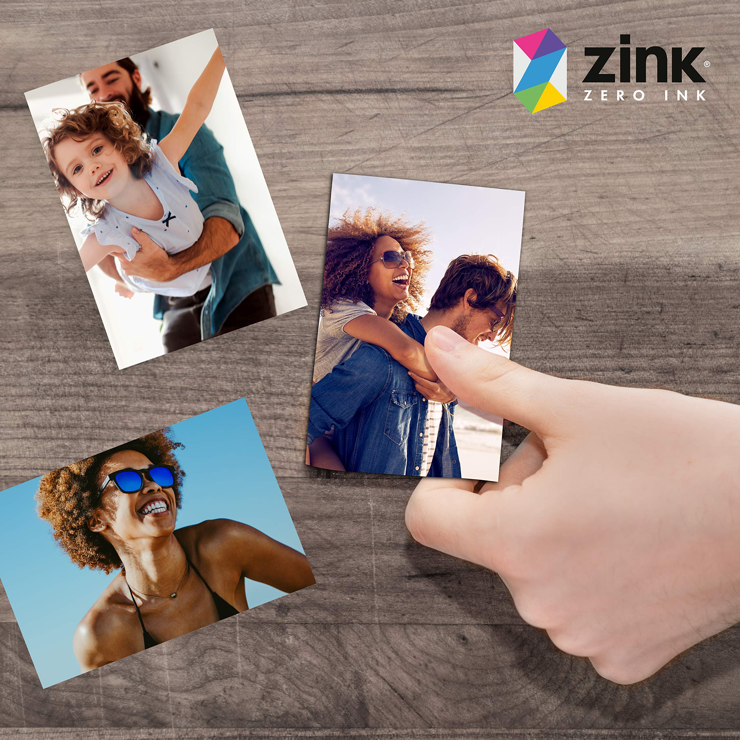 Zink foto saliendo de impresora instantánea demostrando facilidad de uso