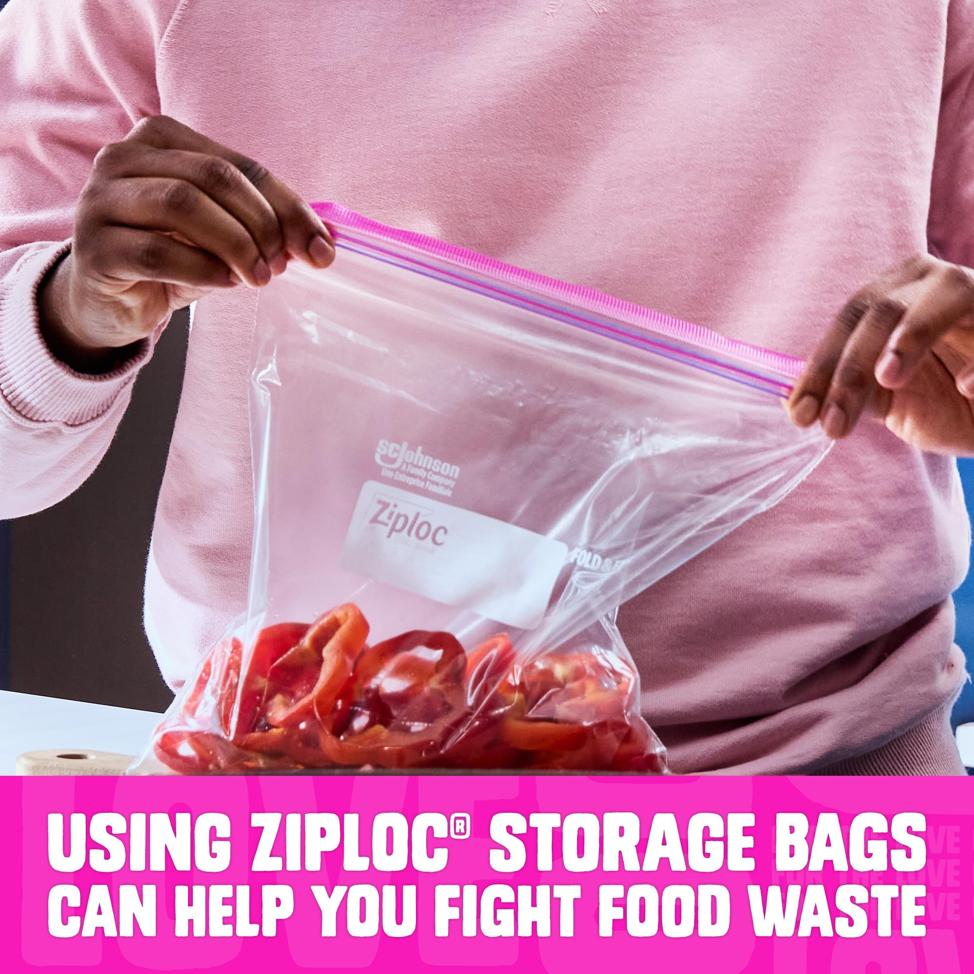 Ziploc bolsa stand-up abierta con frutas demostrando facilidad de llenado