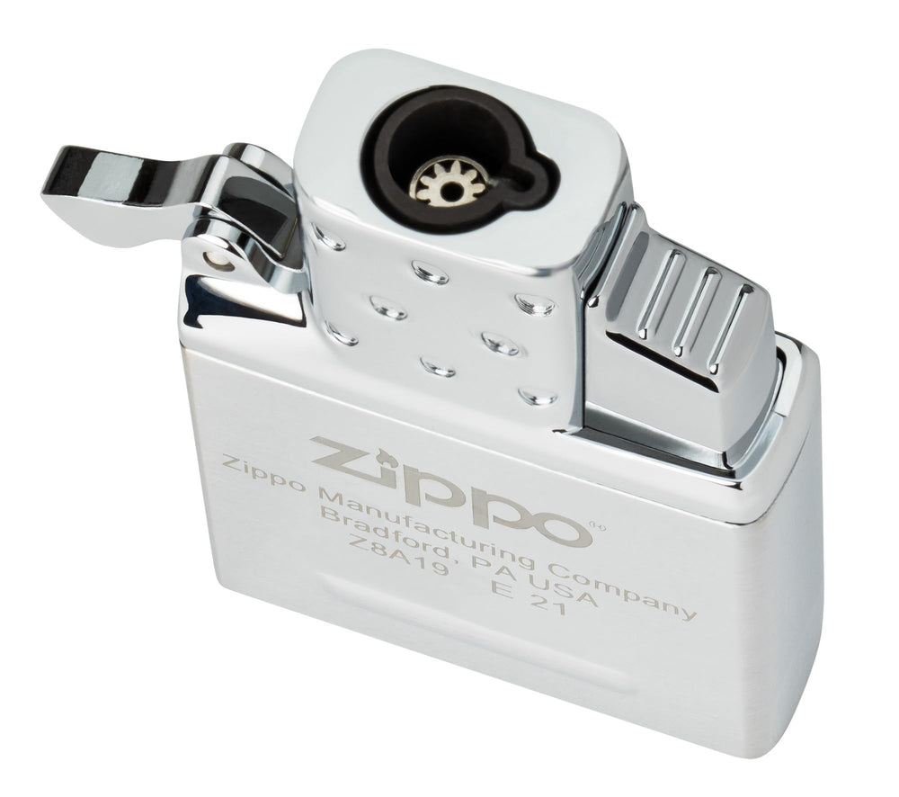 Zippo inserto 65826 frente cromado mostrando diseño y ajuste rápido