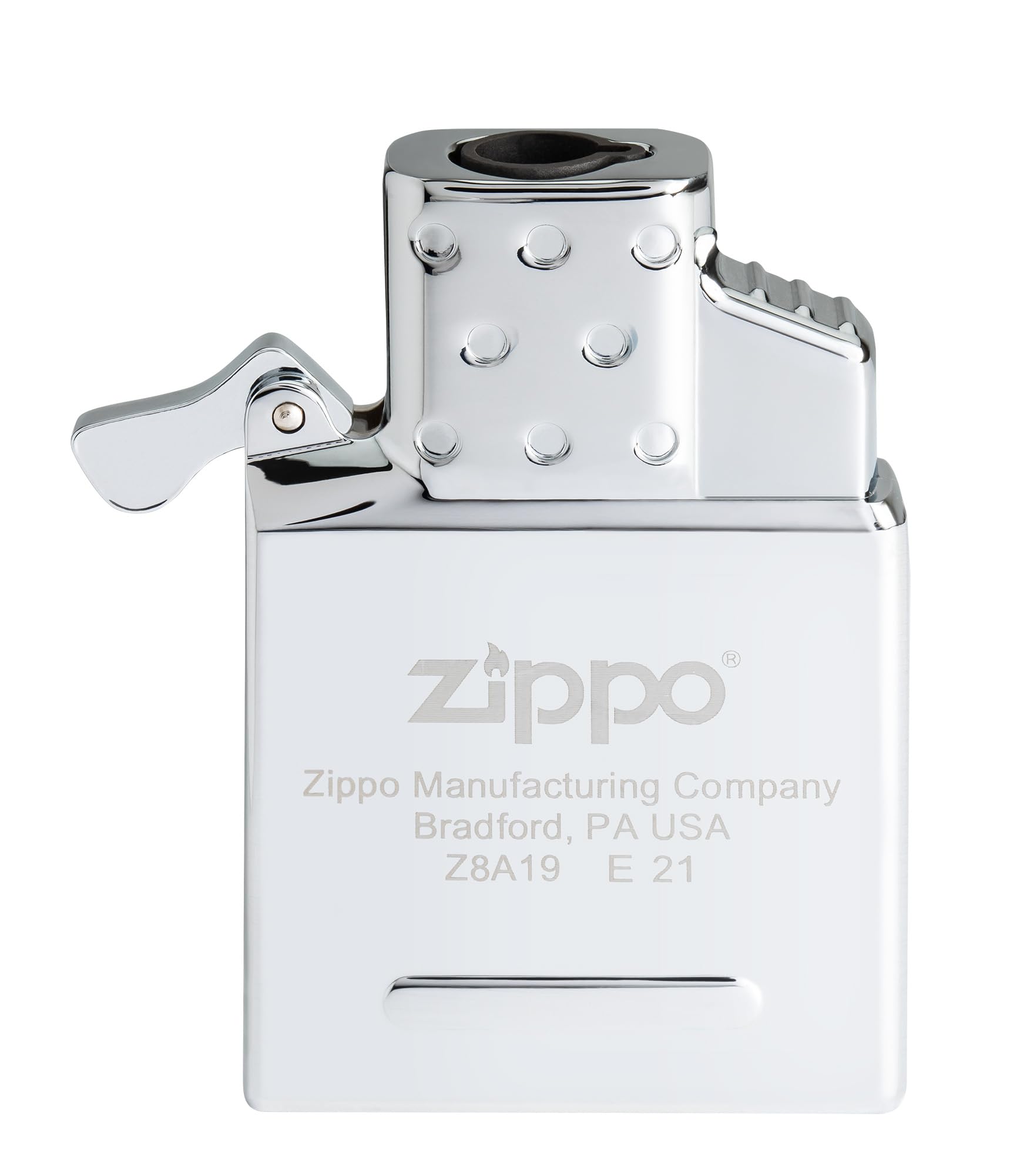 Zippo inserto 65826 en uso encendiendo cigarro demostrando facilidad